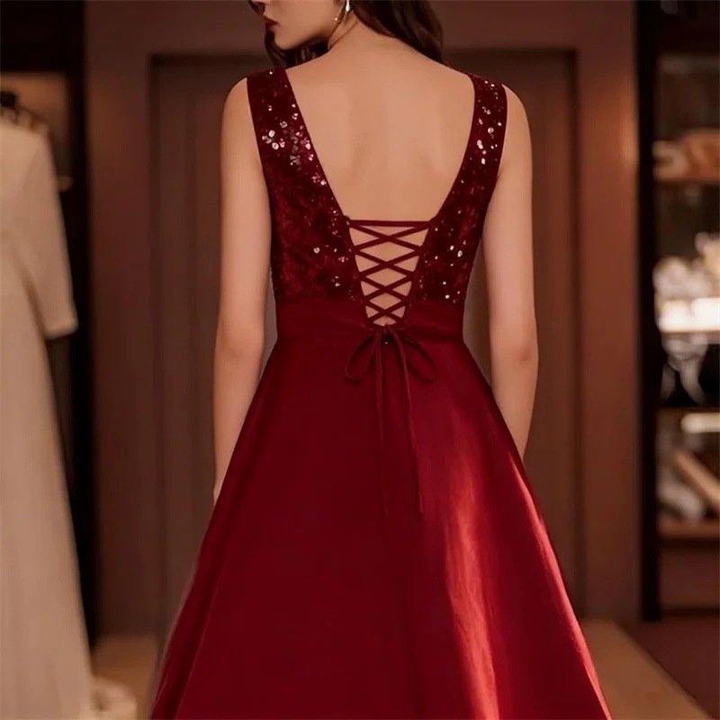 Burgundy Sequin Satin Midi Dre - Midi Dress 评论和价格